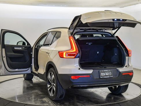 Certified 2025 Volvo XC40 B5 Ultra w/ Climate Package image 29