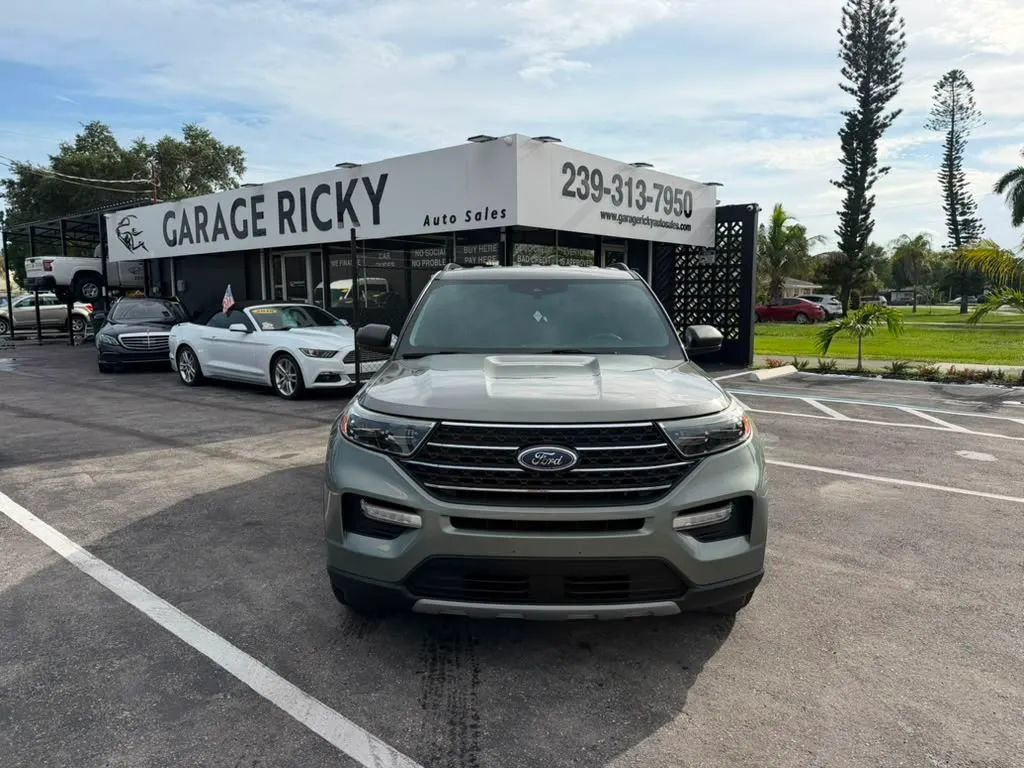 Used 2020 Ford Explorer XLT w/ Equipment Group 202A RWD image 2