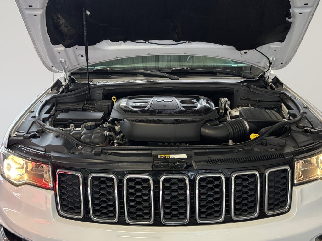 Used 2018 Jeep Grand Cherokee Laredo RWD image 19