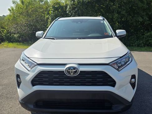 Used 2021 Toyota RAV4 XLE Premium image 2