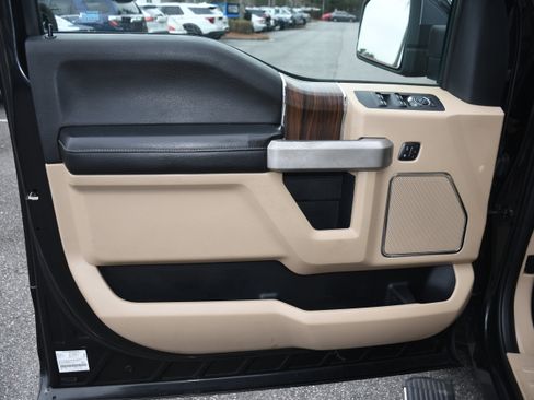 Used 2015 Ford F150 Lariat w/ Equipment Group 502A Luxury image 9