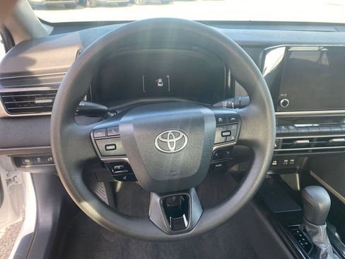 Used 2025 Toyota Camry LE image 28