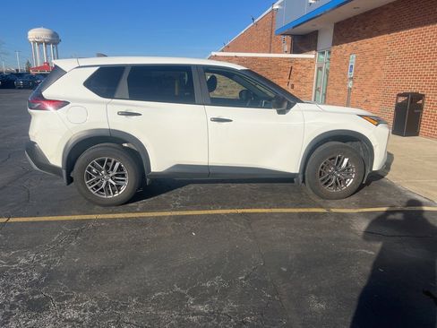 Used 2023 Nissan Rogue S image 5