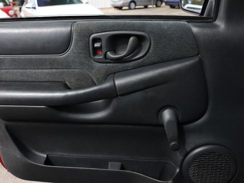 Used 2000 GMC Sonoma SLS w/ SLS Super Spec Pkg 1 image 28