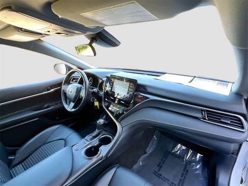 Used 2024 Toyota Camry SE image 26