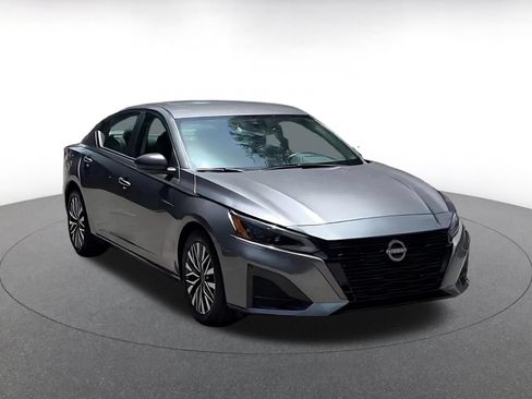 Used 2026 Nissan Altima 2.5 SV FWD image 3