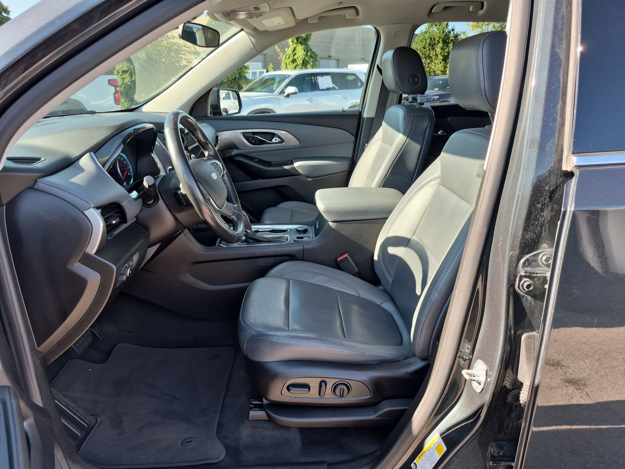 Used 2019 Chevrolet Traverse LT w/ LPO, Black Accent Package AWD/4WD image 15