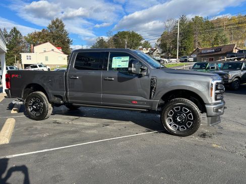 New 2026 Ford F350 Platinum w/ FX4 Off-Road Package image 13