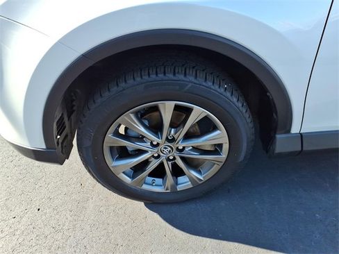 Used 2018 Toyota RAV4 Limited image 4