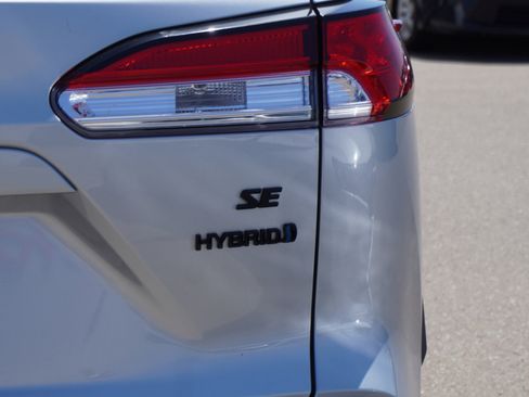 Used 2024 Toyota Corolla Cross AWD Hybrid w/ Moonroof Package image 11