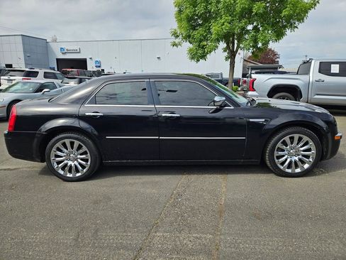 Used 2009 Chrysler 300 C RWD image 8