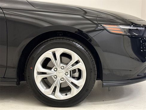 Certified 2025 Honda Accord LX image 6