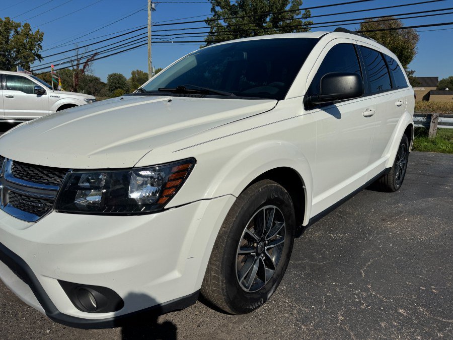 Used 2018 Dodge Journey SXT w/ Blacktop Package FWD image 9