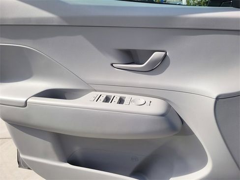 New 2026 Hyundai Kona SE image 14