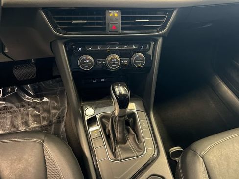 Certified 2024 Volkswagen Taos SE FWD image 27