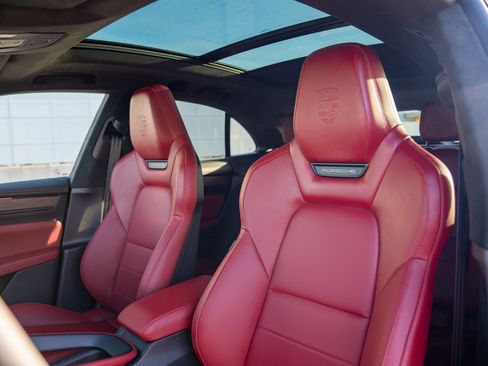 New 2026 Porsche Macan Turbo Electric AWD/4WD image 5