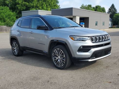 Used 2023 Jeep Compass Limited w/ Elite Group AWD/4WD image 3
