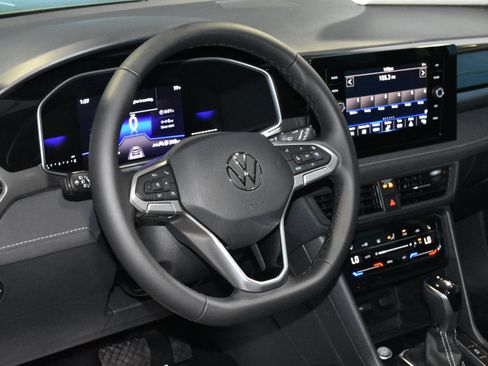 New 2026 Volkswagen Taos SE FWD image 2