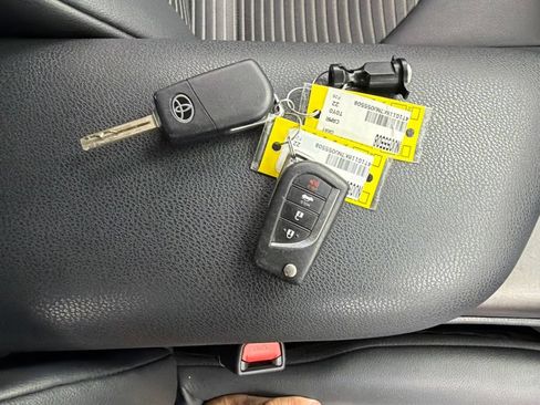 Used 2022 Toyota Camry SE AWD/4WD image 31