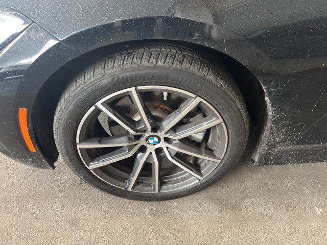 Used 2022 BMW 330i Sedan w/ Driving Assistance Package RWD image 3