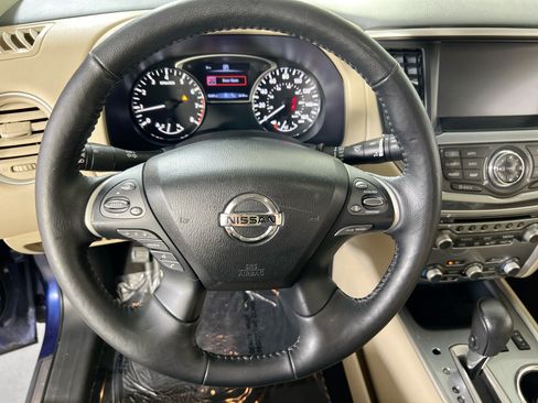 Used 2019 Nissan Pathfinder SL FWD image 11