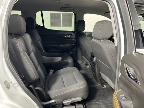 Used 2022 GMC Acadia SLE w/ Driver Convenience Package FWD image 8