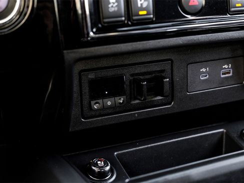 Used 2020 Nissan Titan Platinum Reserve w/ Moonroof Package image 27