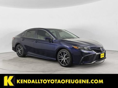 Used 2022 Toyota Camry SE w/ Cold Weather Package AWD/4WD image 3