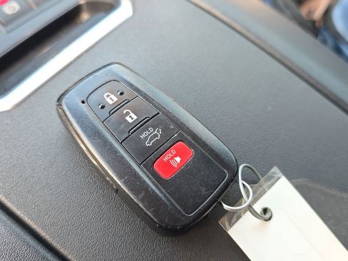 Used 2023 Toyota Highlander XLE FWD image 29