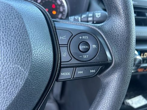 Used 2021 Toyota RAV4 XLE AWD/4WD image 17
