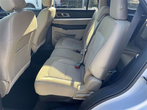 Used 2016 Ford Explorer XLT image 24