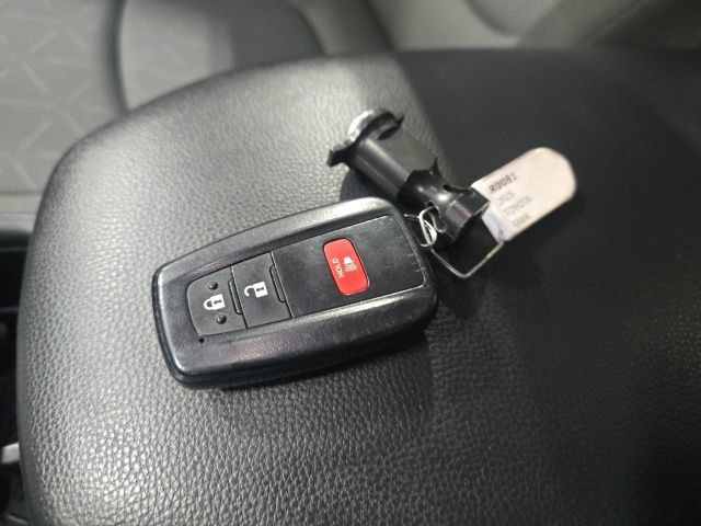 Used 2025 Toyota RAV4 XLE AWD/4WD image 22
