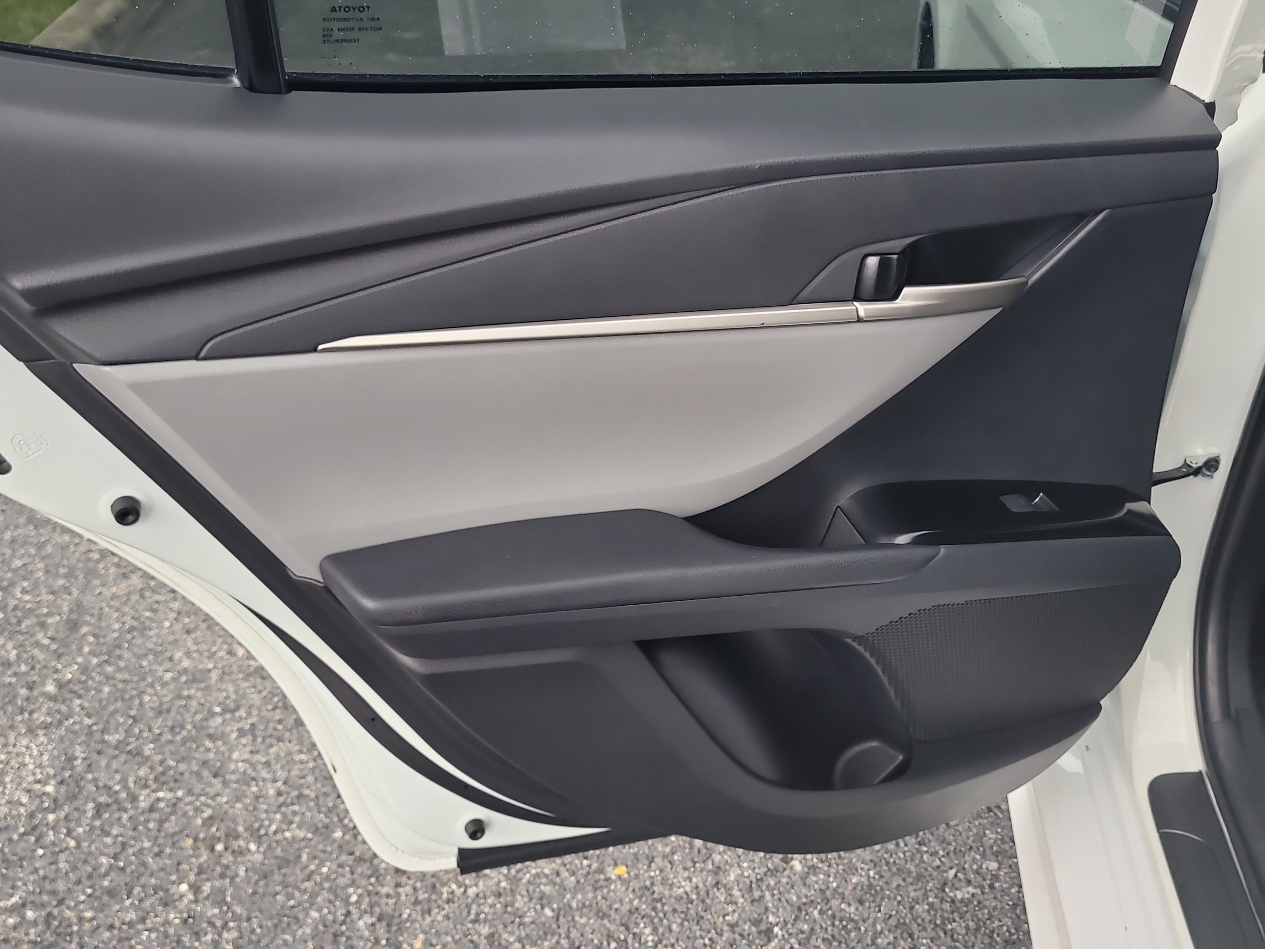 Used 2025 Toyota Camry SE FWD image 11