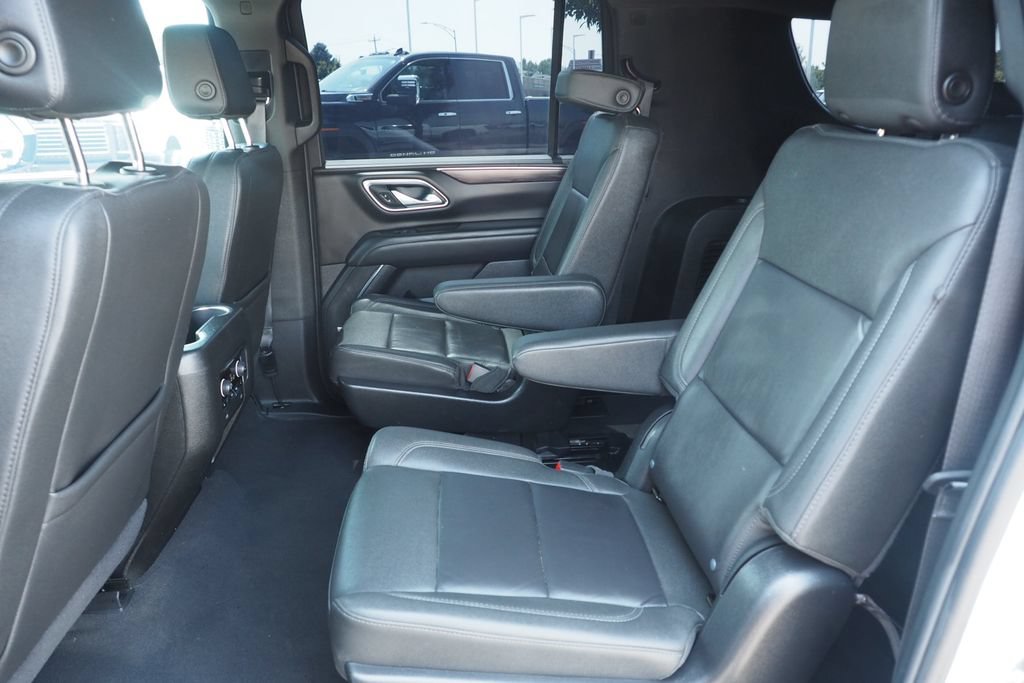 Used 2024 Chevrolet Suburban Z71 w/ Luxury Package AWD/4WD image 15