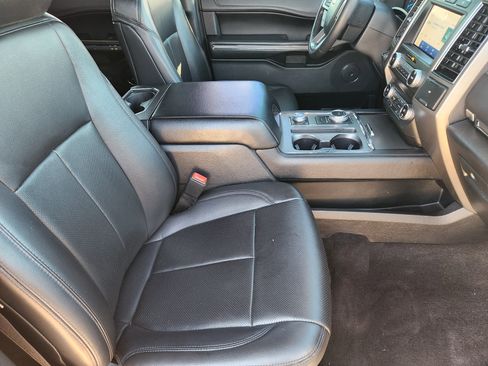 Used 2021 Ford Expedition Max XLT image 14