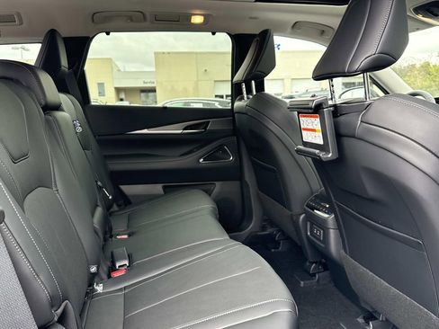 New 2026 INFINITI QX60 Luxe w/ Family Package image 21