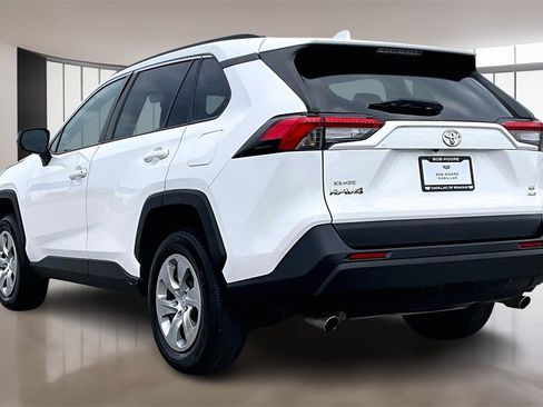 Used 2021 Toyota RAV4 LE image 12