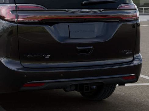 New 2026 Chrysler Pacifica Limited w/ S Appearance Package AWD/4WD image 13