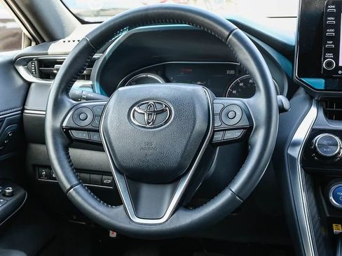 Used 2022 Toyota Venza XLE AWD/4WD image 16