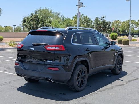 Used 2018 Jeep Cherokee Latitude AWD/4WD image 5