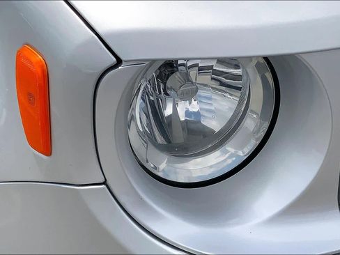 Used 2017 Jeep Renegade Limited image 27