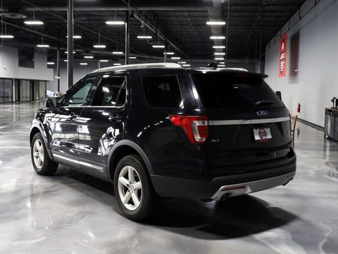 Used 2017 Ford Explorer XLT w/ Equipment Group 202A AWD/4WD image 5