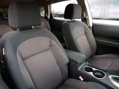 Used 2010 Nissan Rogue SL w/ Premium Pkg image 16