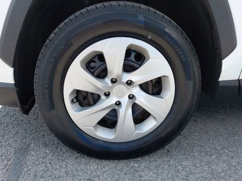 Used 2024 Toyota RAV4 LE image 10