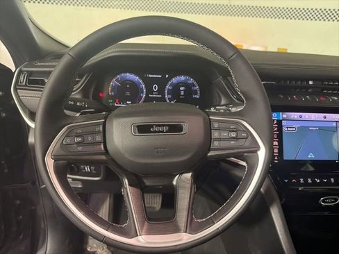 New 2026 Jeep Grand Cherokee Limited w/ Limited Altitude Package AWD/4WD image 16