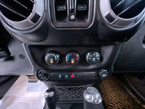 Used 2016 Jeep Wrangler Unlimited Sport w/ Quick Order Package 24S AWD/4WD image 27
