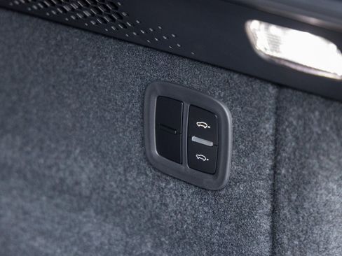 Certified 2025 Porsche Macan Electric image 45