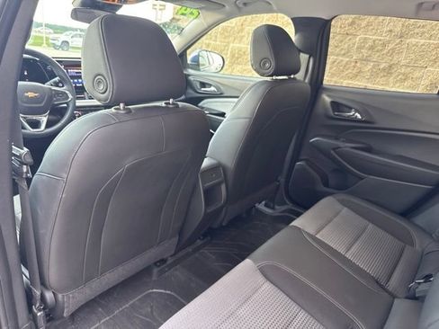 Used 2024 Chevrolet Trax LT w/ Sunroof Package FWD image 11