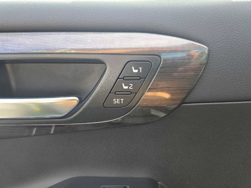 Used 2024 Toyota Highlander Limited image 34