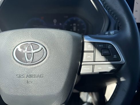Used 2025 Toyota Grand Highlander AWD image 16
